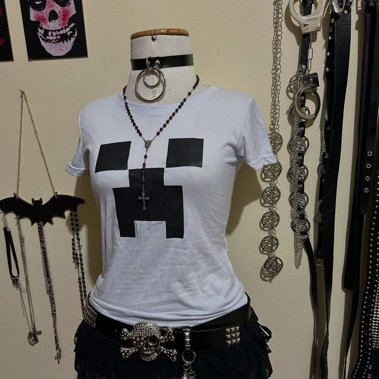 เสื้อยืดสไตล์ฮาราจูกุยุค 2000  - Y2K Graphic Baby Tee Crop บทวิจารณ์และราคา