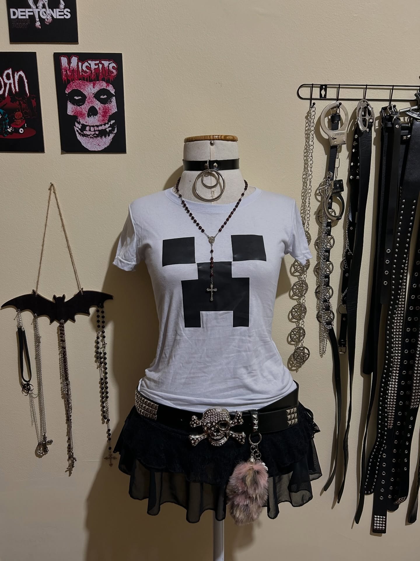 เสื้อยืดสไตล์ฮาราจูกุยุค 2000  - Y2K Graphic Baby Tee Crop บทวิจารณ์และราคา