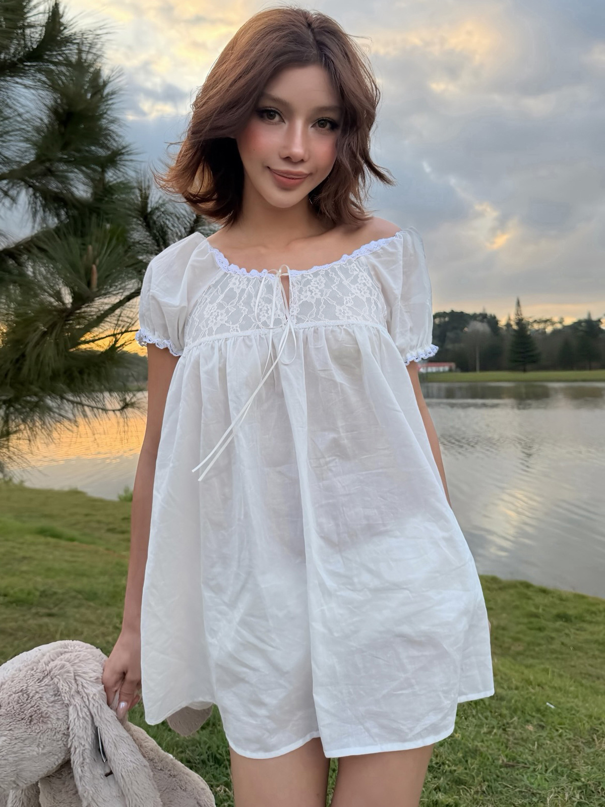 เดรสสั้นสีขาวแบบเปิดไหล่ แต่งล - Off Shoulder Puff Sleeve Sundress บทวิจารณ์และราคา