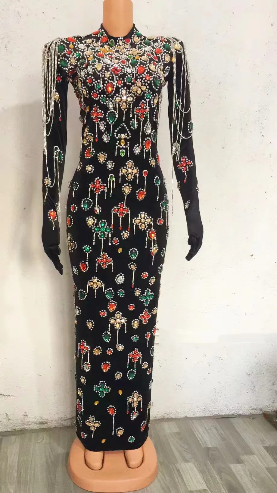 ชุดเดรสปาร์ตี้เย็นกับถุงมือวัน - Dresses บทวิจารณ์และราคา
